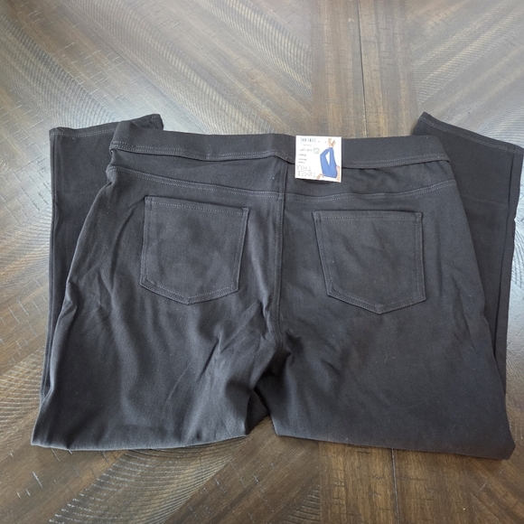 Black Capri Jeggings XXL (20) Fitted Stretch Pull-On Back Pockets Plus Size New - Picture 9 of 11